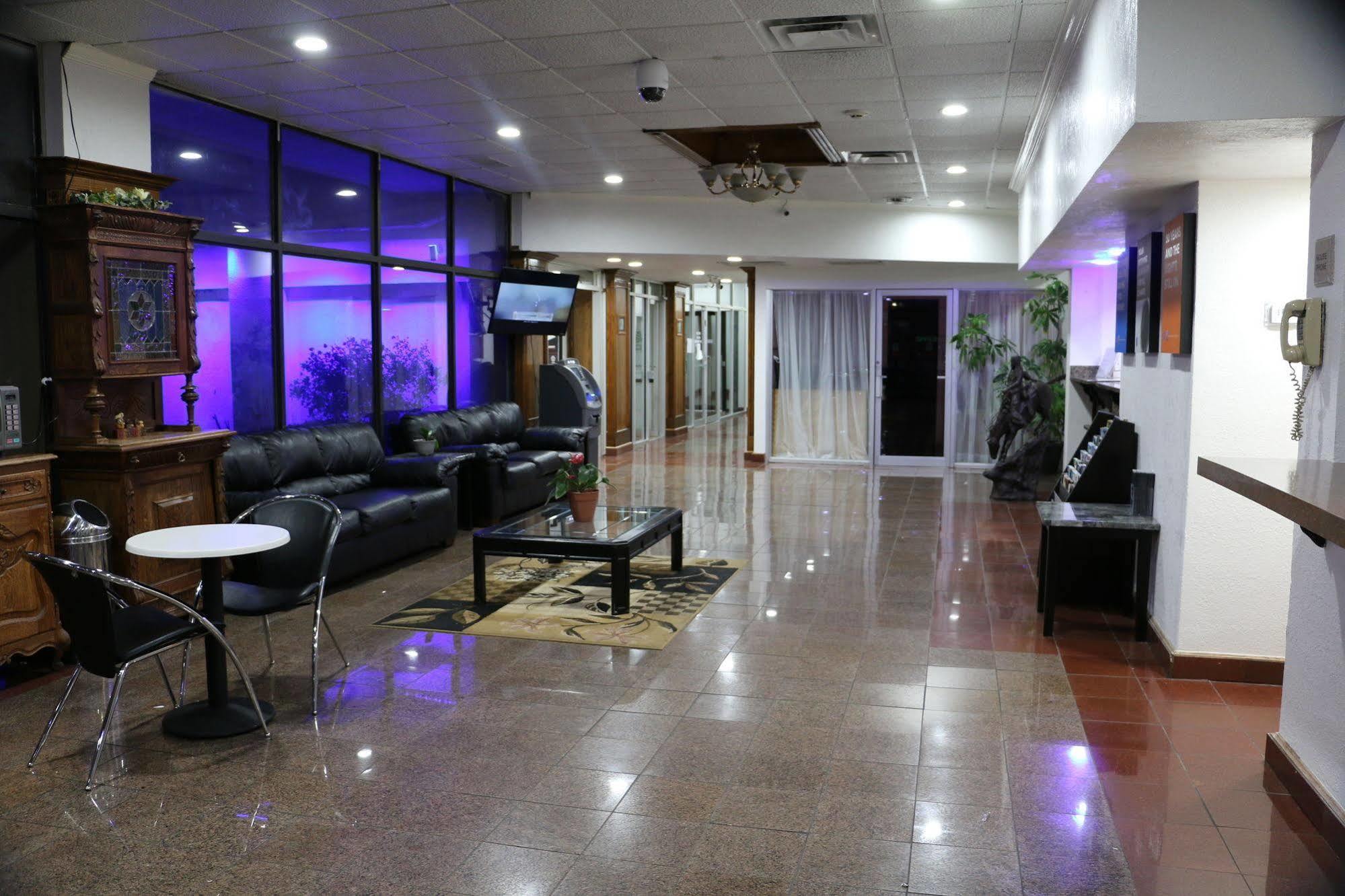 Sky Hotel At Tulsa Airport 외부 사진